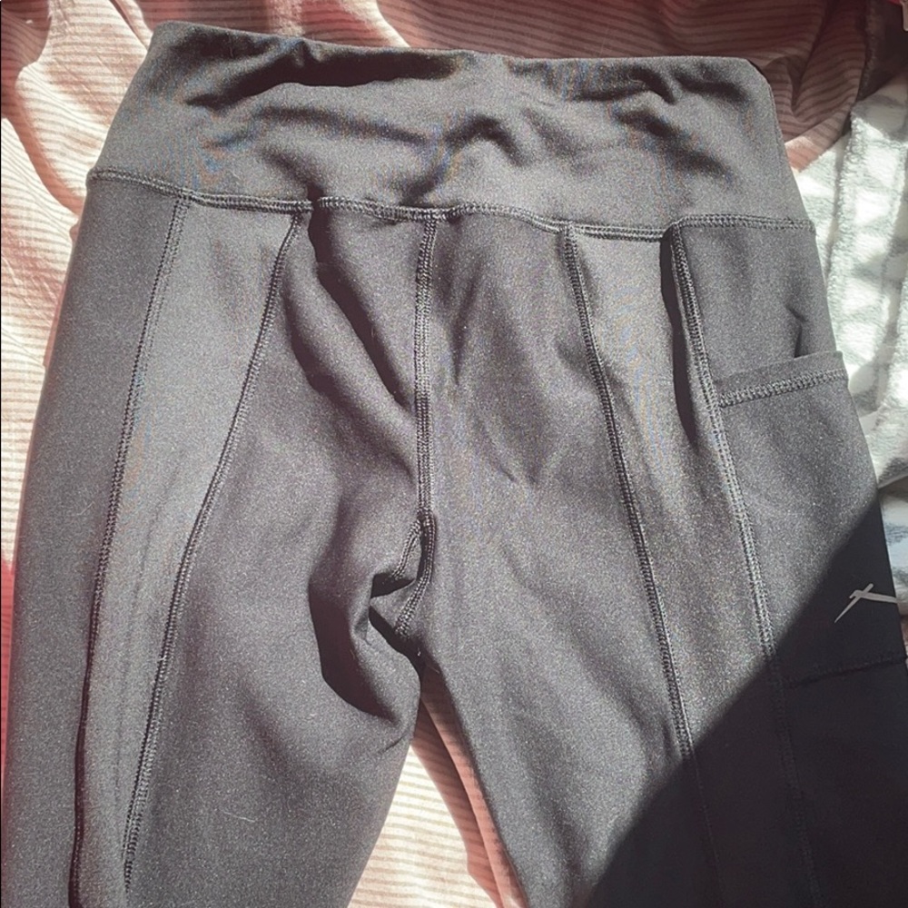 Black leggings with side pocket and zipper detail